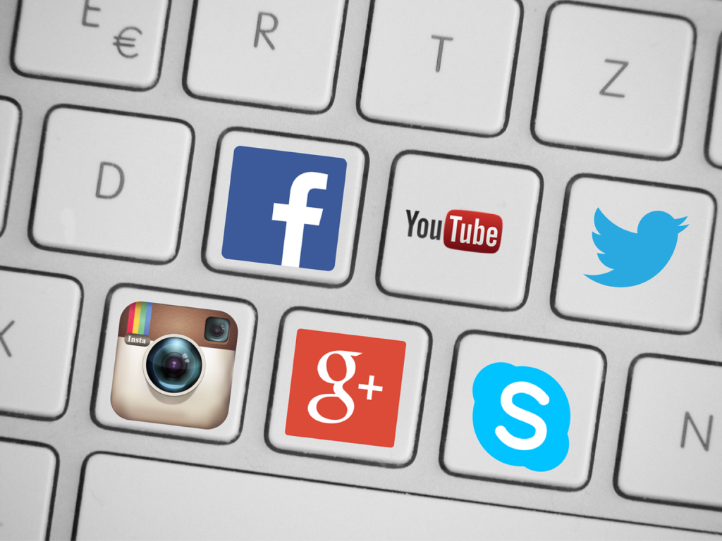 Επιμένει η Ρωσία στη φίμωση της Google και του Facebook