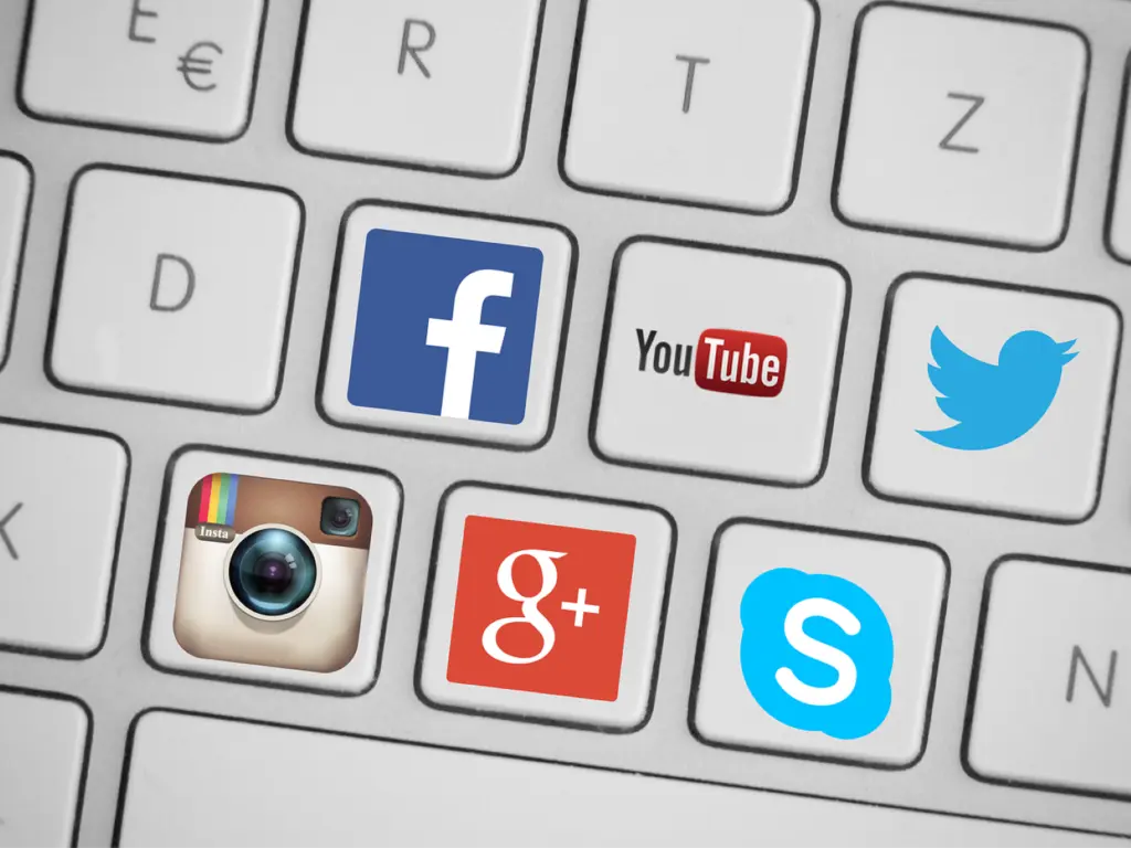 Επιμένει η Ρωσία στη φίμωση της Google και του Facebook