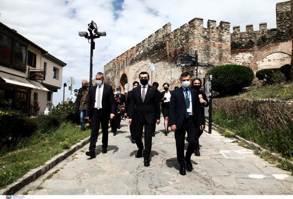 Σουλατσάρει σε πρώην τζαμιά και μνημεία της Θεσσαλονίκης ο Κιράν με εντολή Ερντογάν (pics&vid)