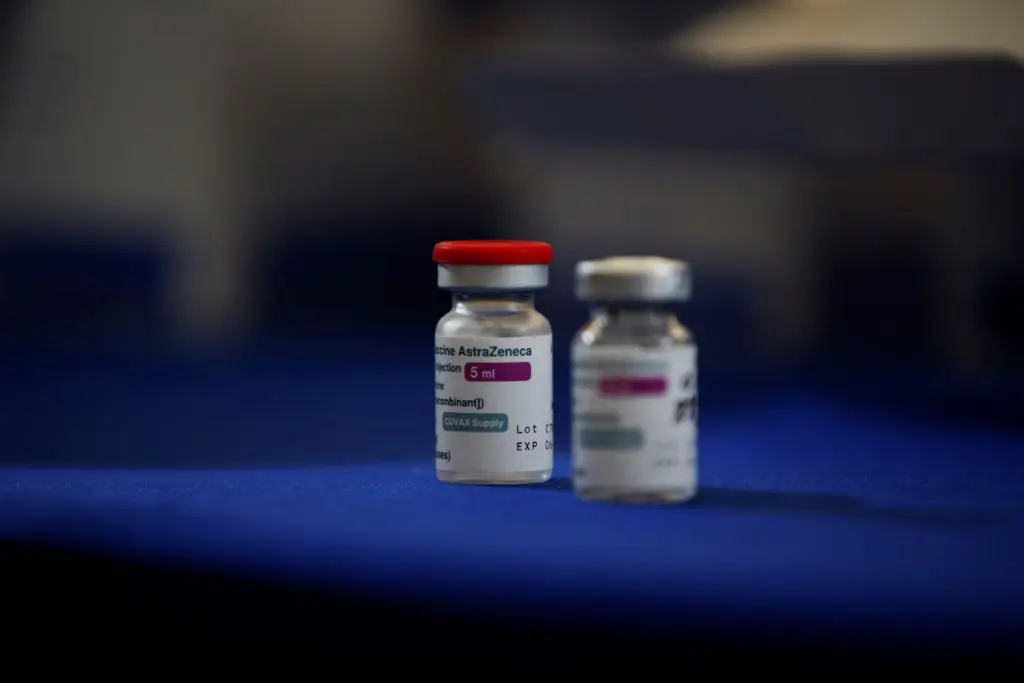 Νέες οδηγίες από τον ΕΟΦ για το AstraZeneca – Ποιοι δεν πρέπει να το πάρουν