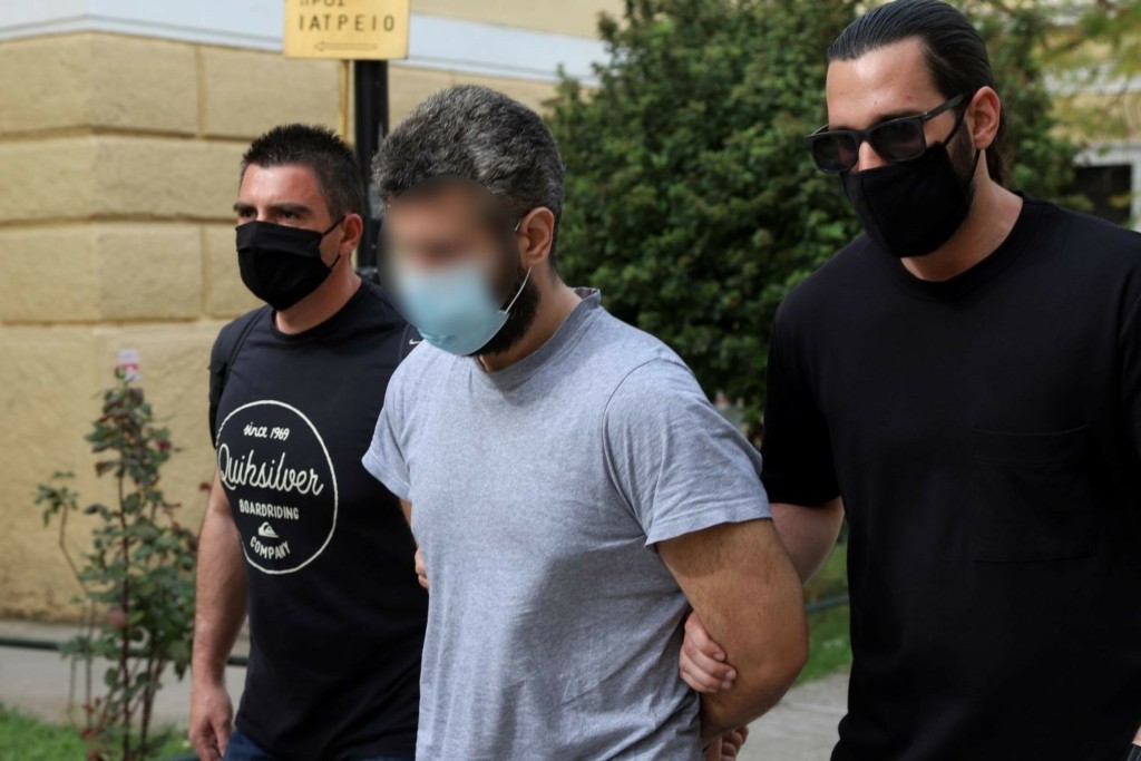 Έγκλημα στα Καλύβια – Προφυλακιστέος ο 32χρονος – Τα κοινόχρηστα και τα… μάγια