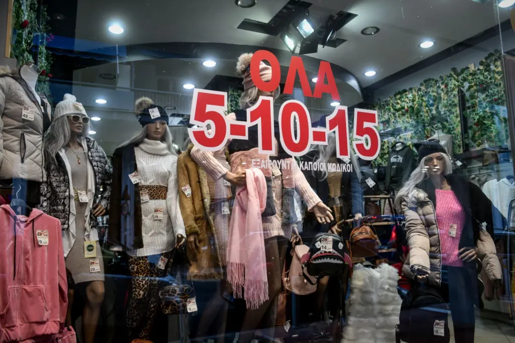 Μέχρι πότε θα διαρκέσουν οι ενδιάμεσες εκπτώσεις