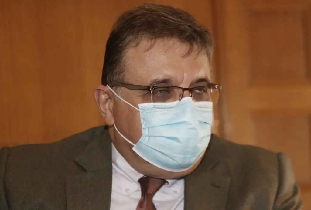 Πονοκεφάλους προκαλεί ο Θανάσης Εξαδάκτυλος