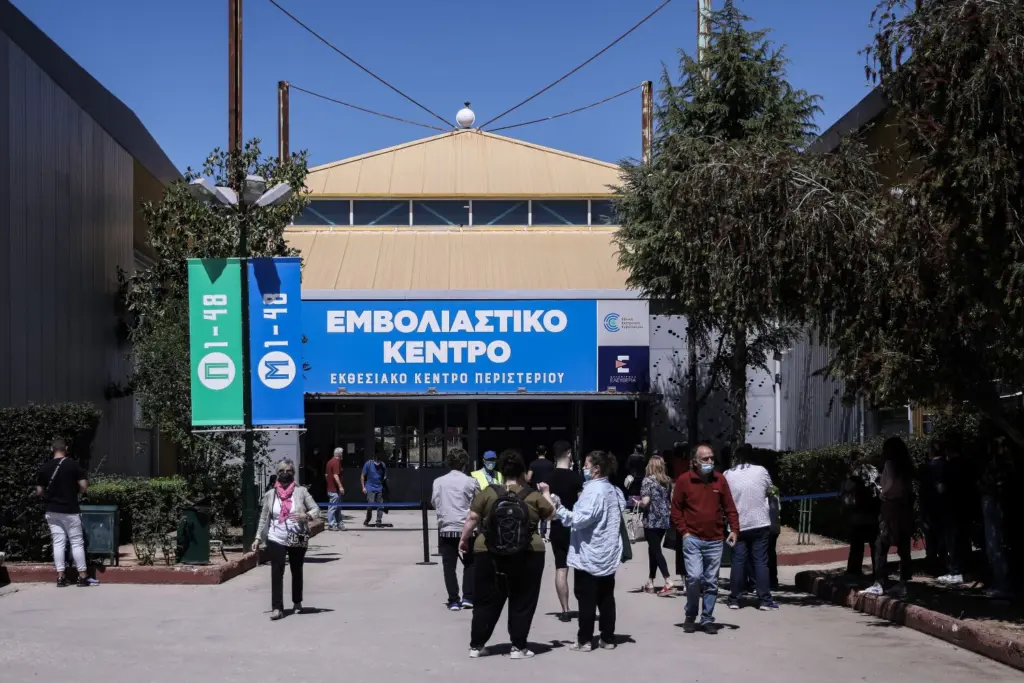 Εμβόλια κορονοϊού και έφηβοι – Τι συνιστούν οι ειδικοί και γιατί