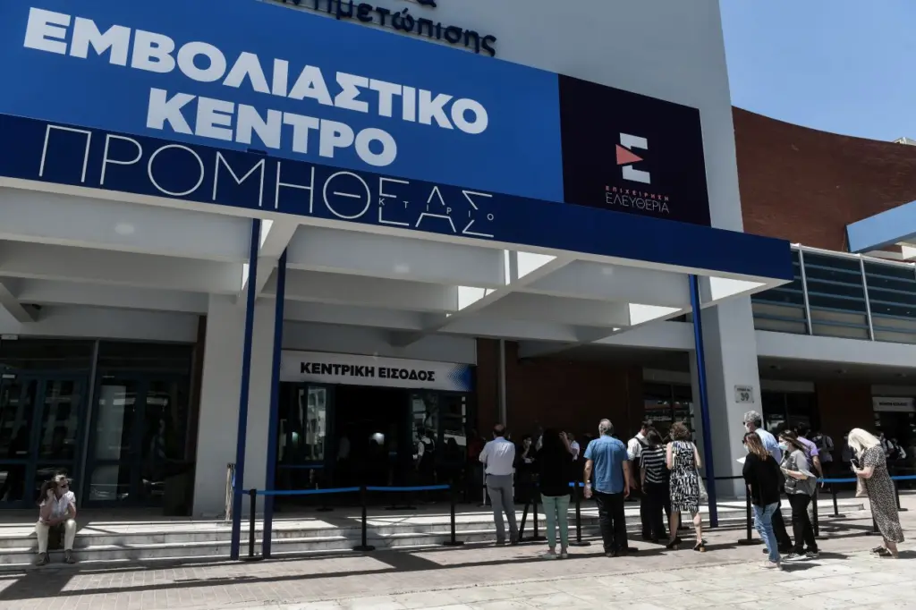 Ανοίγουν τα ραντεβού για εμβολιασμό για τους 35-39 – Ποια εμβόλια αφορά και οι οδηγίες – Με το βλέμμα στις παρενέργειες οι αρχές