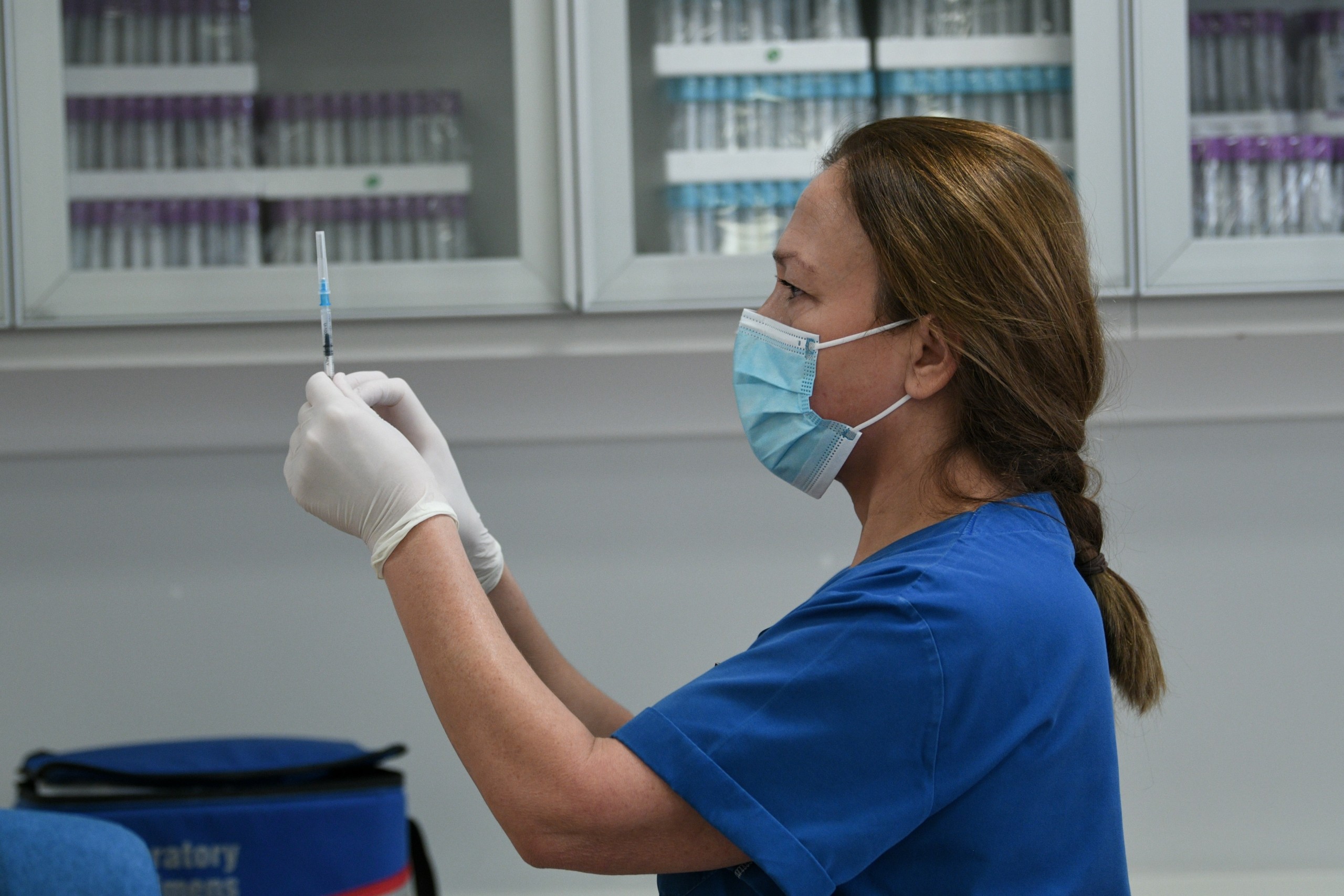 Τι μπορούν να κάνουν όσοι είναι πλήρως εμβολιασμένοι – Τι πρέπει να ξέρουν