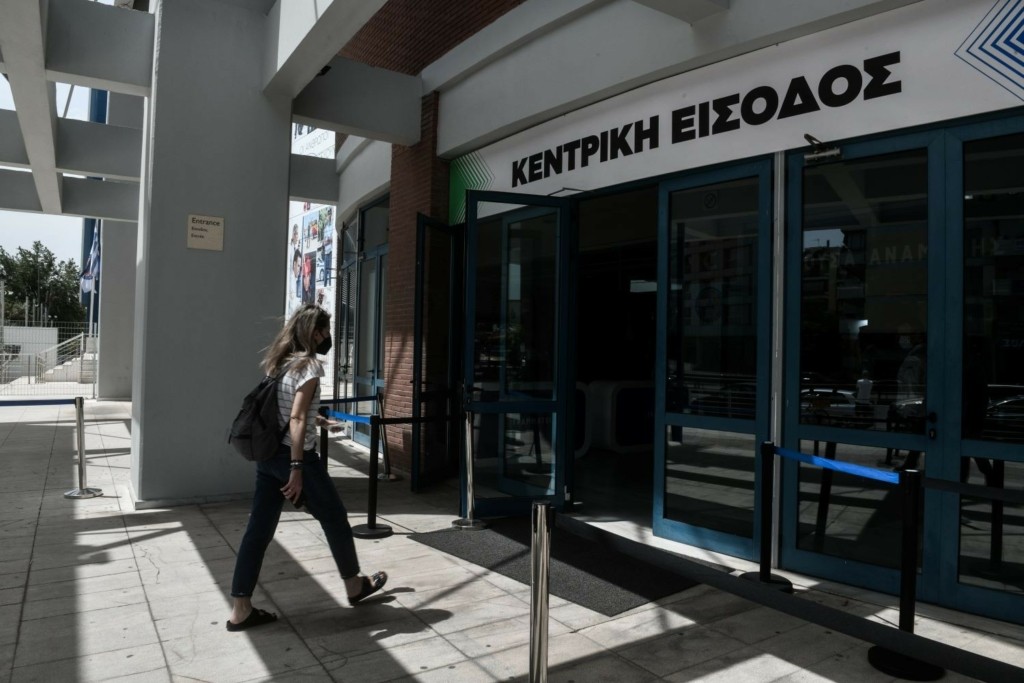 Σάλος στη Λαμία – Γιατρός έλεγε σε πολίτες να μην κάνουν το εμβόλιο γιατί κινδυνεύουν!
