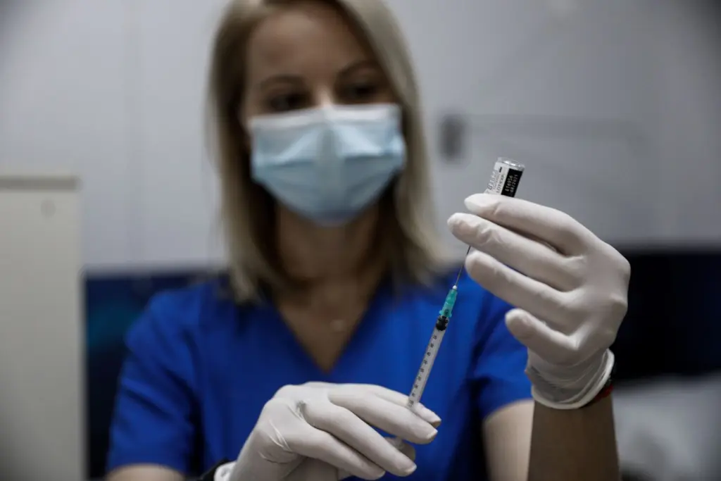 Έρχεται νέο εμβόλιο από τη Sanofi – Τι έδειξε η κλινική δοκιμή