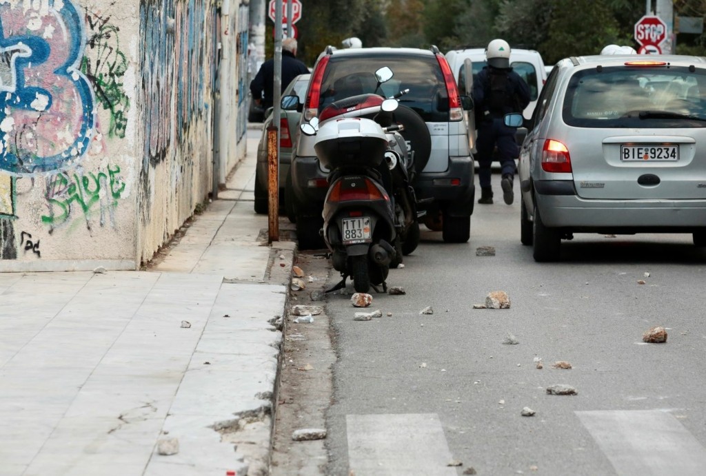 Σοβαρά επεισόδια στη Νέα Σμύρνη πριν τον αγώνα Πανιωνίου με Ηλιούπολη