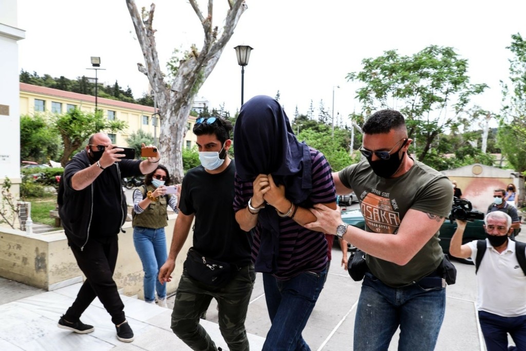 Ελεύθερος ο 22χρονος επιδειξίας της Νέας Σμύρνης – Αναβολή στη δίκη του