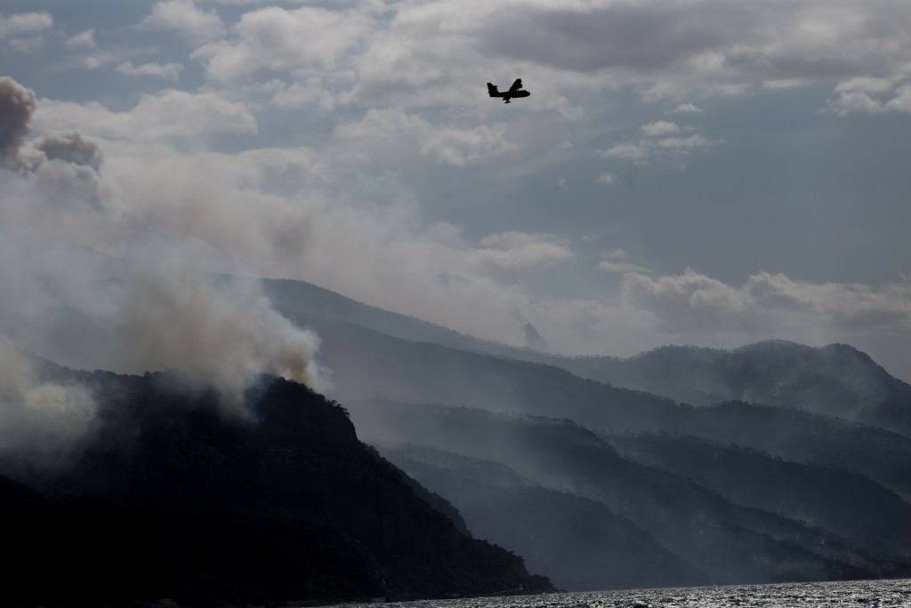 Βασικός ύποπτος ένας 90χρονος για τη φωτιά στην Κορινθία – Έκαιγε ξερόκλαδα (pics&vid)