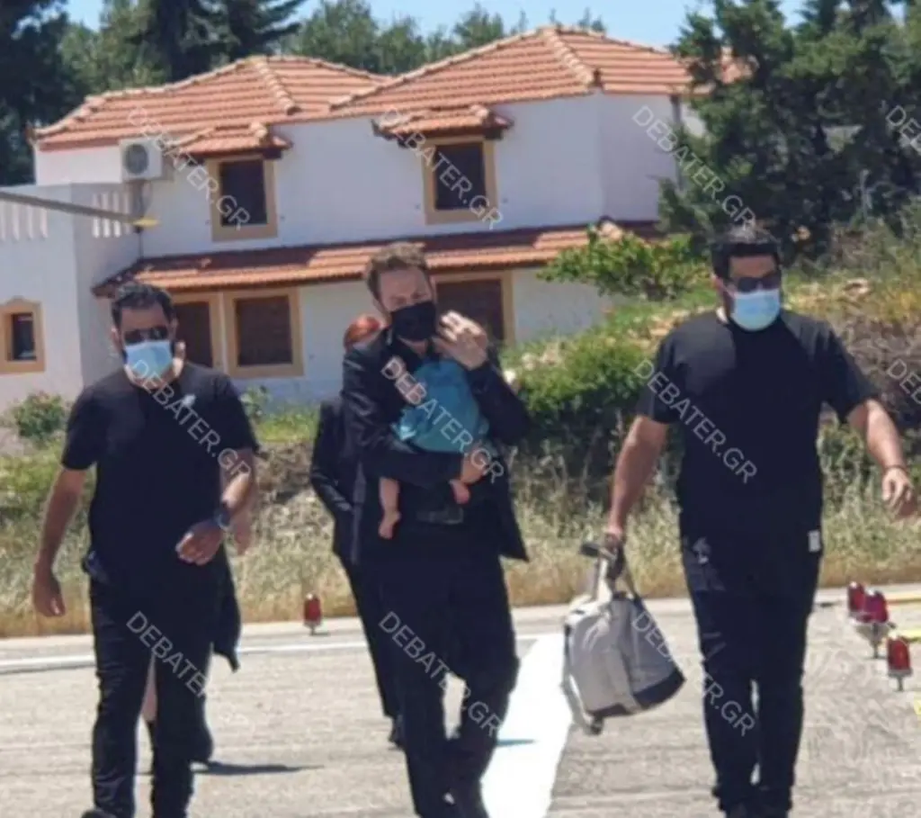Γλυκά Νερά – Στην Αλόννησο η σορός της Καρολάιν για το στερνό αντίο (pics&vid)