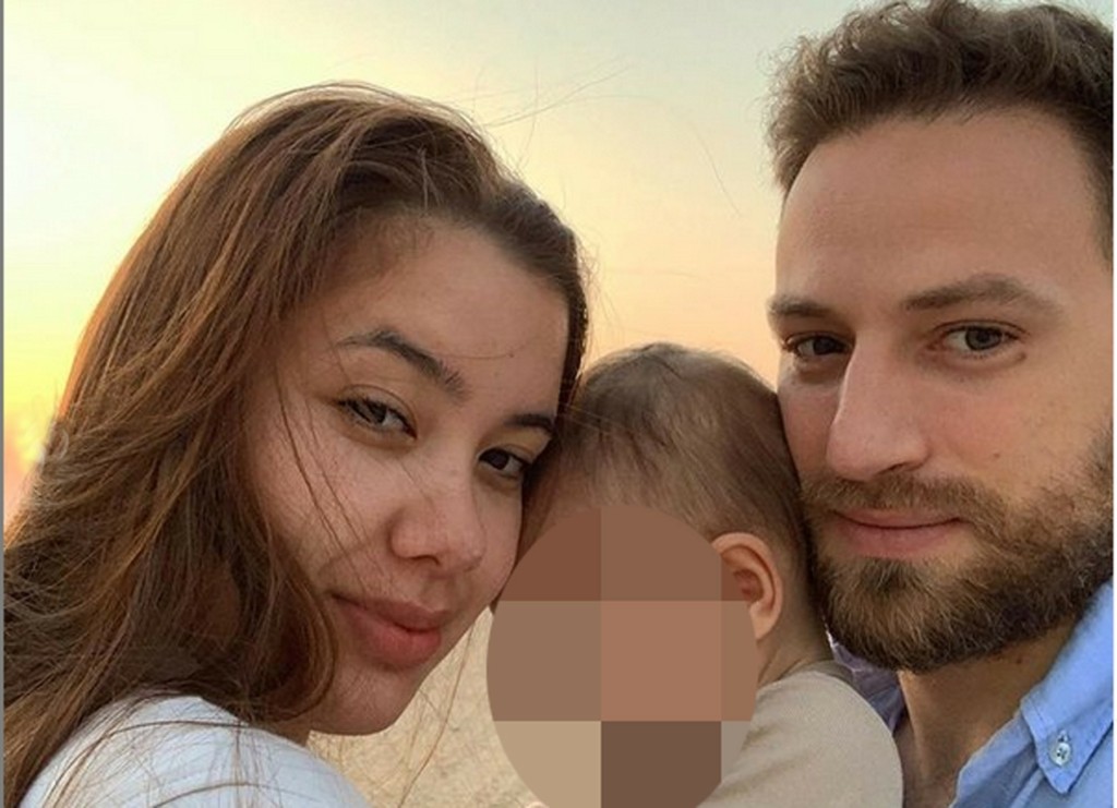 Γλυκά Νερά – Eπέστρεψε μόνιμα στο σπίτι της φρίκης ο σύζυγος της Καρολάιν – Τα “κενά” στην κάταθεση του (vid)