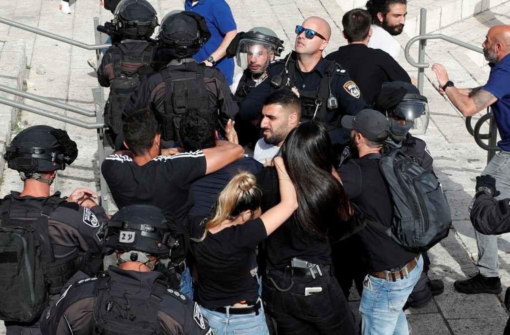 Σειρήνες ηχούν στην Ιερουσαλήμ – H Χαμάς εκτόξευσε ρουκέτα – Ακούγονται εκρήξεις (live)