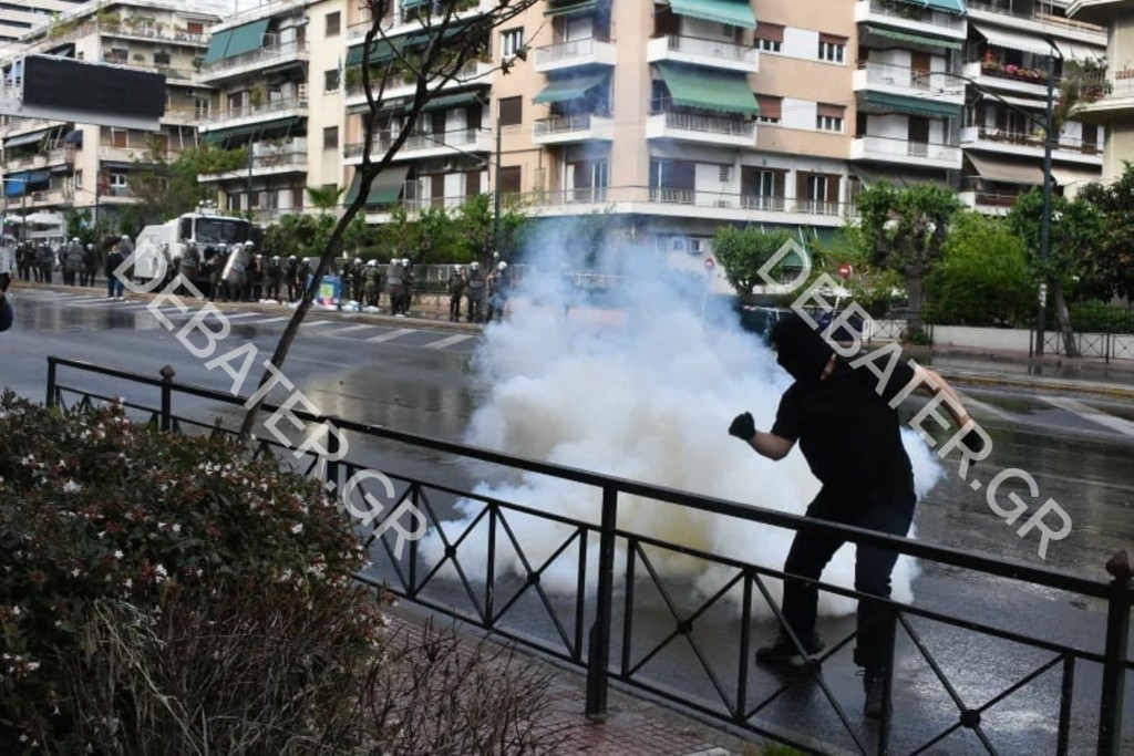 Βίντεο ντοκουμέντο από τα επεισόδια στην πρεσβεία του Ισραήλ – Οι προσαγωγές στην κάμερα του DEBATER