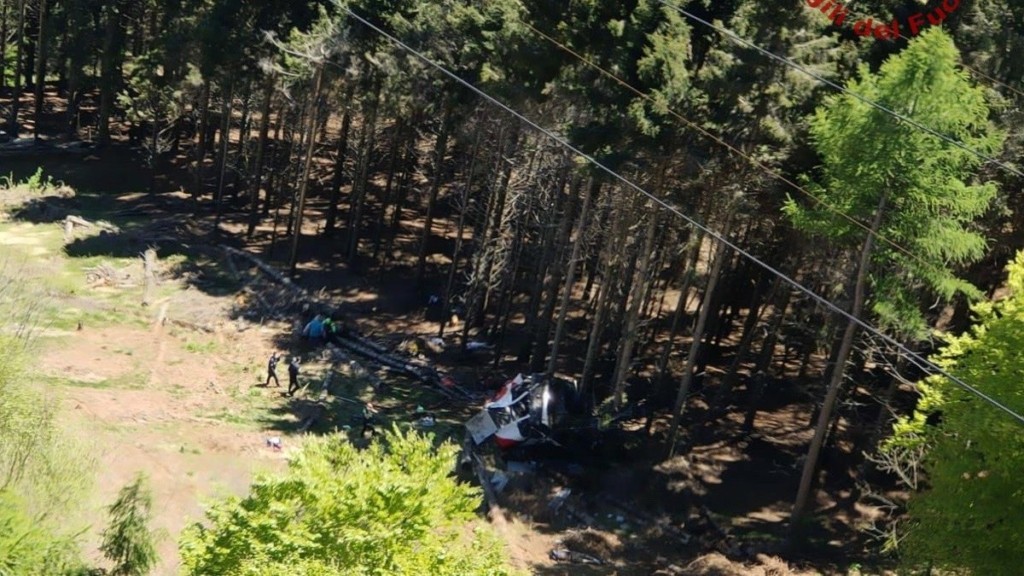 Στους δεκατέσσερις οι νεκροί από την πτώση του τελεφερίκ στην Ιταλία – Ανάμεσά τους ένα παιδί (vid)