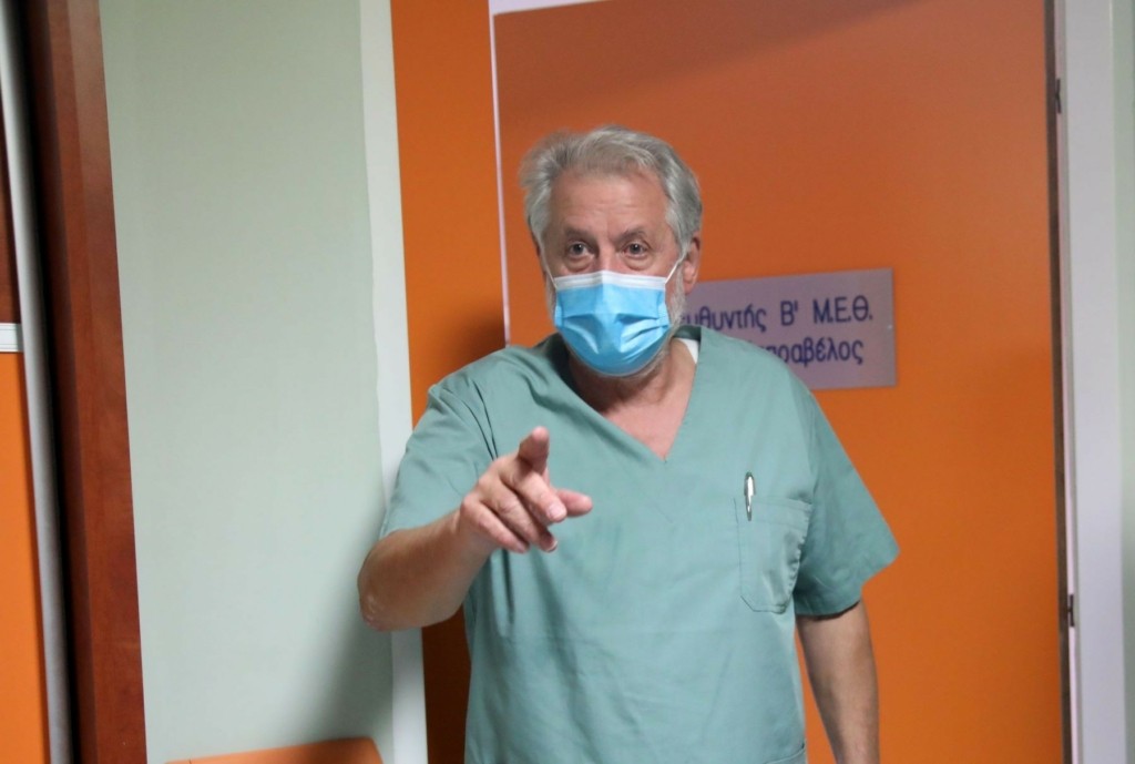 “Εφιαλτική” πρόβλεψη Καπραβέλου – Φοβάμαι έκρηξη κρουσμάτων και επιστροφή σε lockdown (vid)