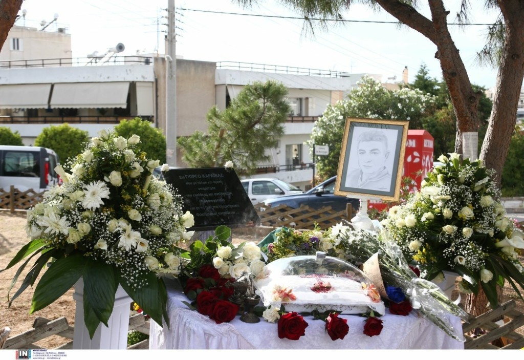 Σαράντα μέρες χωρίς τον Γιώργο Καραϊβάζ – Το τρισάγιο στο σημείο της δολοφονίας (pics)