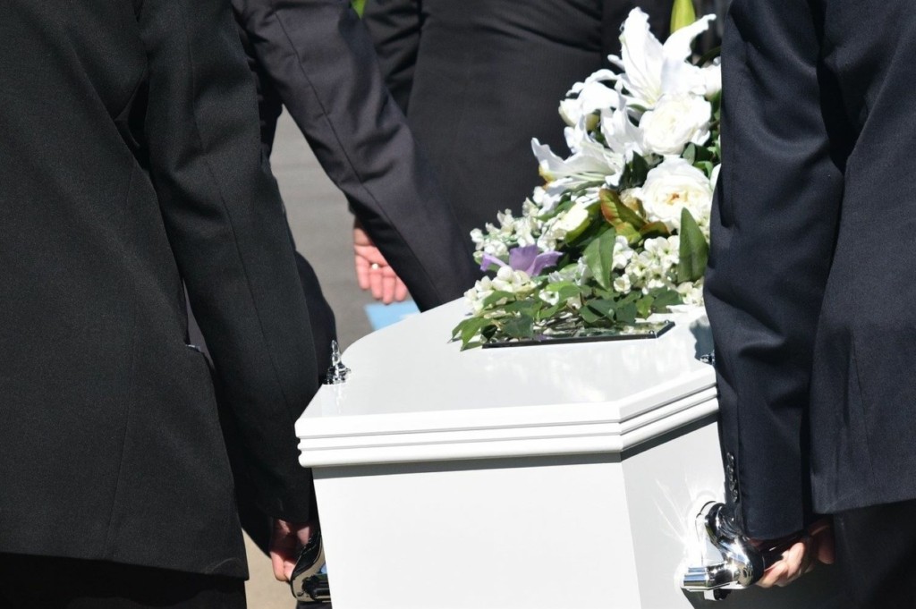 Σπάραξαν τα Χανιά – Πατέρας κηδεύτηκε μετά τη βάφτιση του γιού του