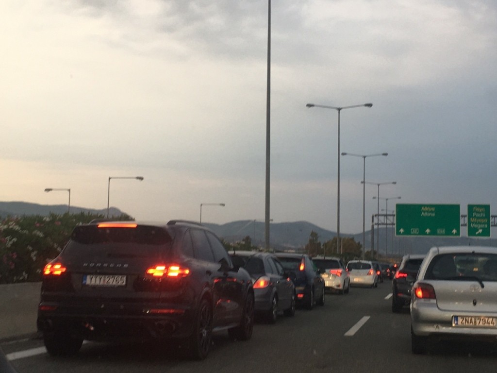 Απίστευτο μποτιλιάρισμα στην Αθηνών – Κορίνθου – Επιστρέφουν σημειωτόν στην πόλη