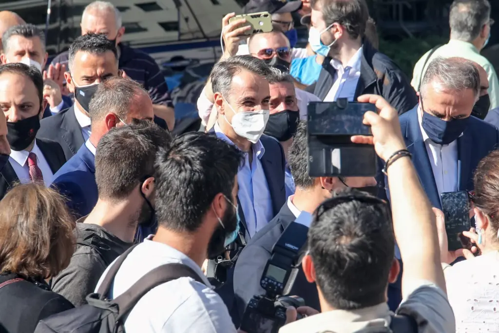 “Ντου” του ΠΑΜΕ στο πρωθυπουργικό αυτοκίνητο στην Καλαμαριά (vid)