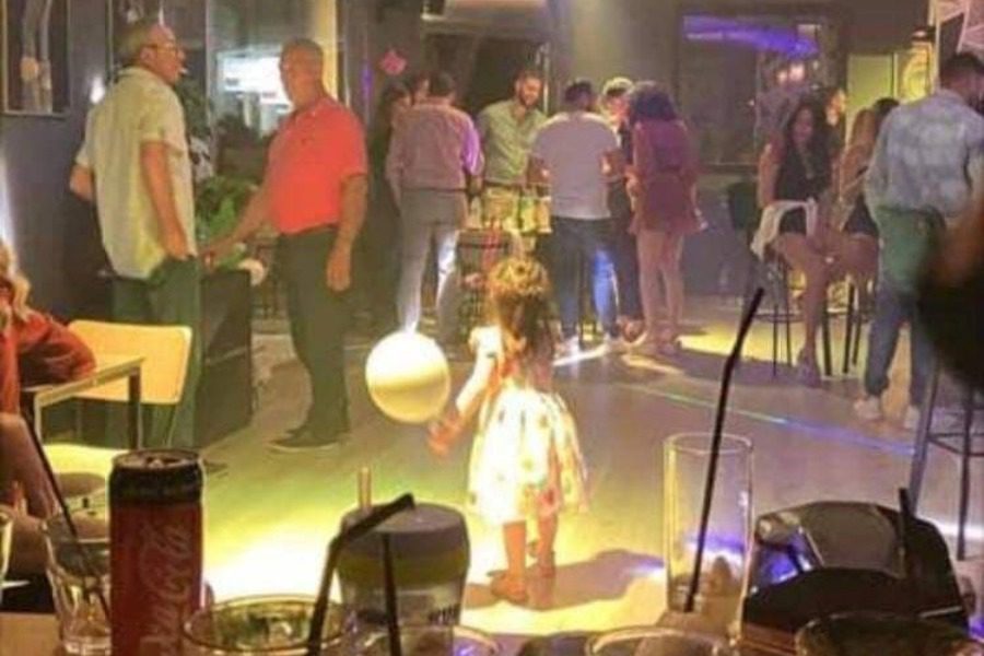 Μυτιλήνη – Κορονοπάρτι σε μπαρ λίγα μέτρα από Αστυνομικό Τμήμα (vid)