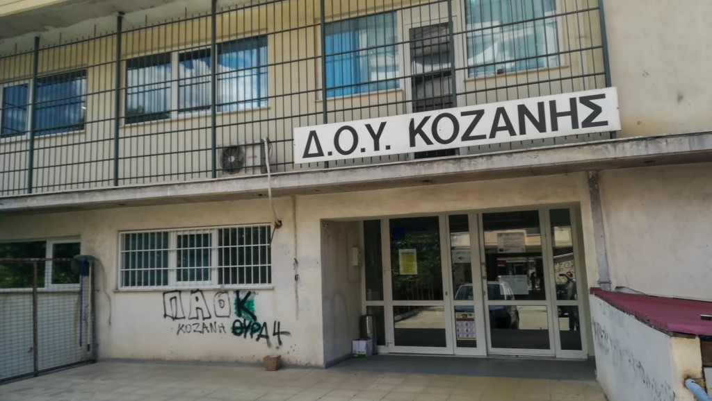 Χωρίς δουλειά ο συμβασιούχος – ήρωας που έσωσε τους εργαζομένους από την επίθεση με το τσεκούρι