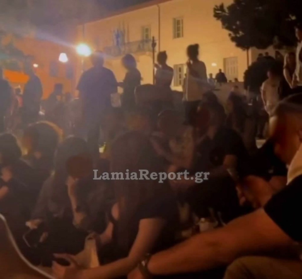 Nτου της αστυνομίας σε υπαίθριο κορονοπάρτι στη Λαμία (pics&vid)