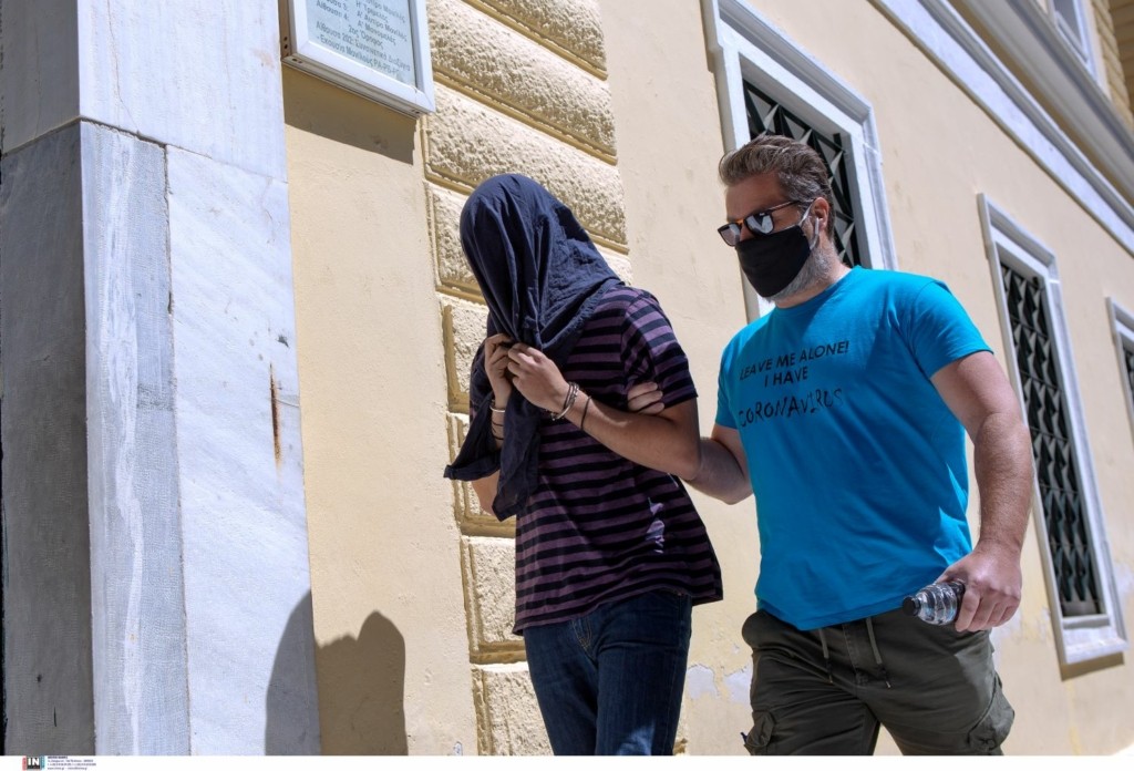 Νέο βίντεο ντοκουμέντο “τσουρουφλίζει” τον 22χρονο επιδειξία της Νέας Σμύρνης