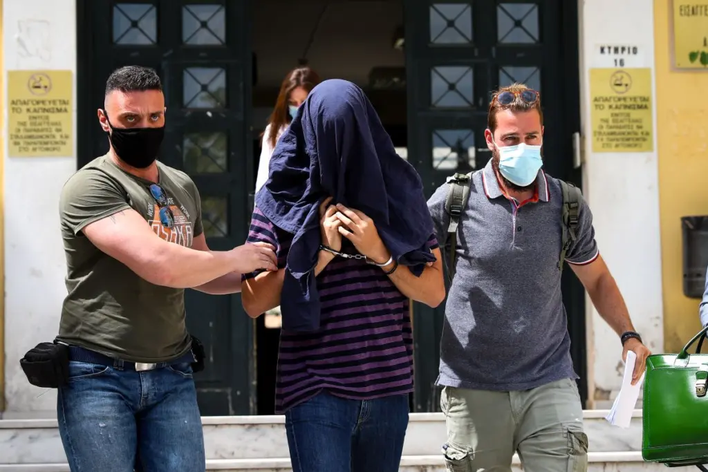 Ο σπαραγμός της μητέρας του 22χρονου από τη Νέα Σμύρνη – Τι είπε για το παιδί της