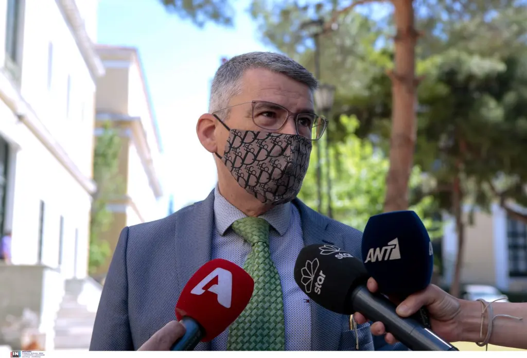 O αριστερός του αντίχειρας μοιάζει με μόριο λέει τώρα ο δικηγόρος του 22χρονου στη Νέα Σμύρνη