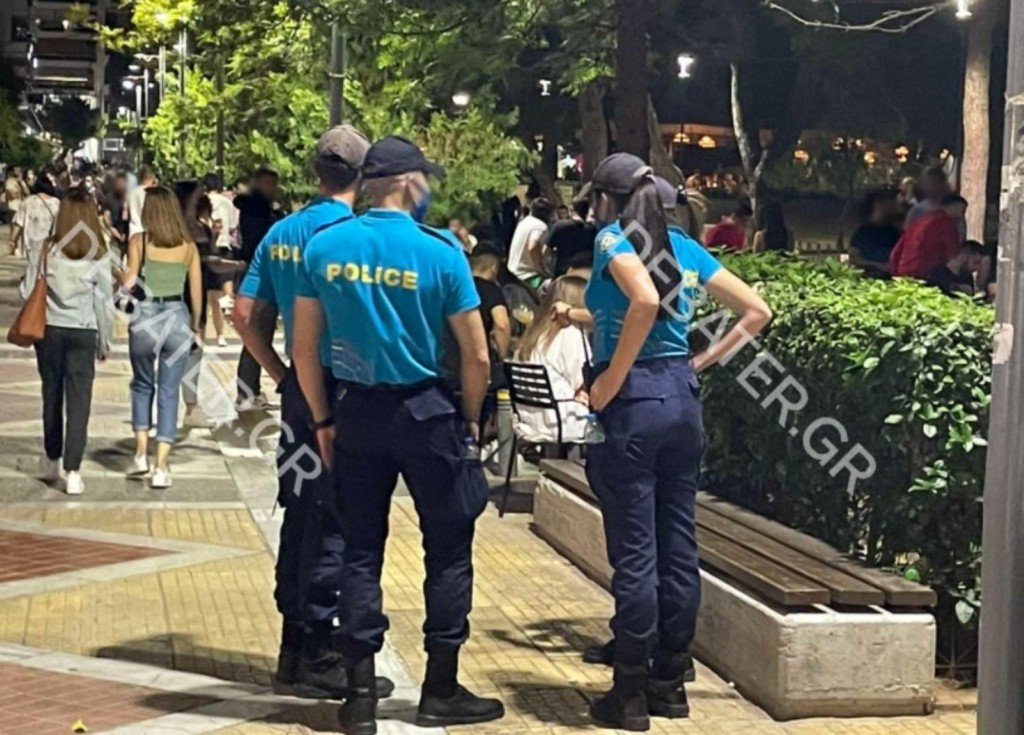 “Αστακός” η Νέα Σμύρνη – Παντού αστυνομία για να μην κάνουν κορονοπάρτι (pics&vid)