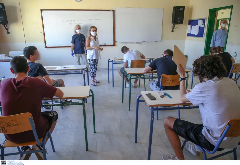 Πανελλαδικές – Η Κεραμέως αποκάλυψε τι θα γίνει αν ένας μαθητής νοσήσει από κορονοϊό