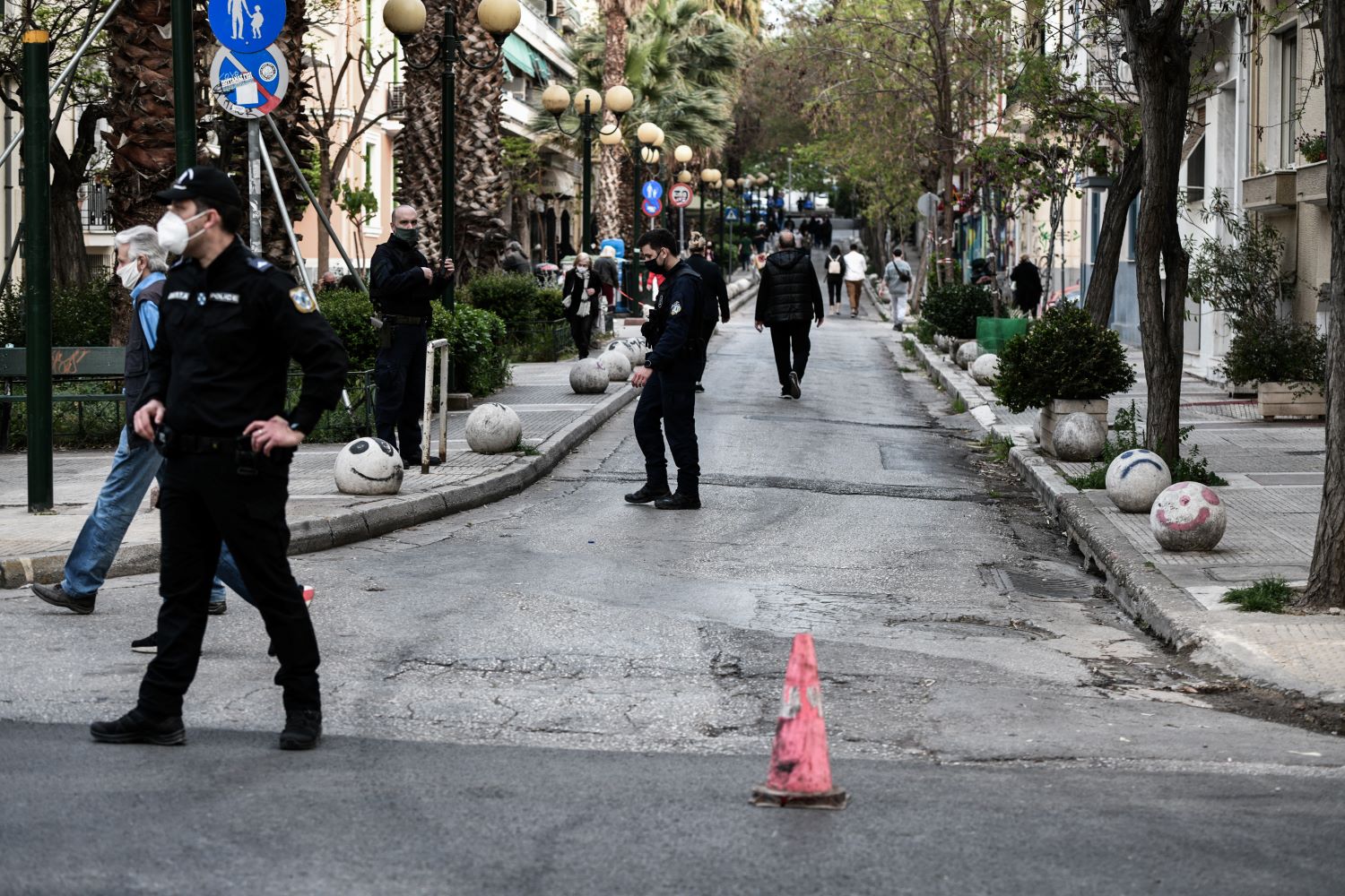 Μοντέλο “Βαρνάβα” επιβλήθηκε και στην πλατεία Καλλιθέας στην Θεσσαλονίκη (vid&pics)