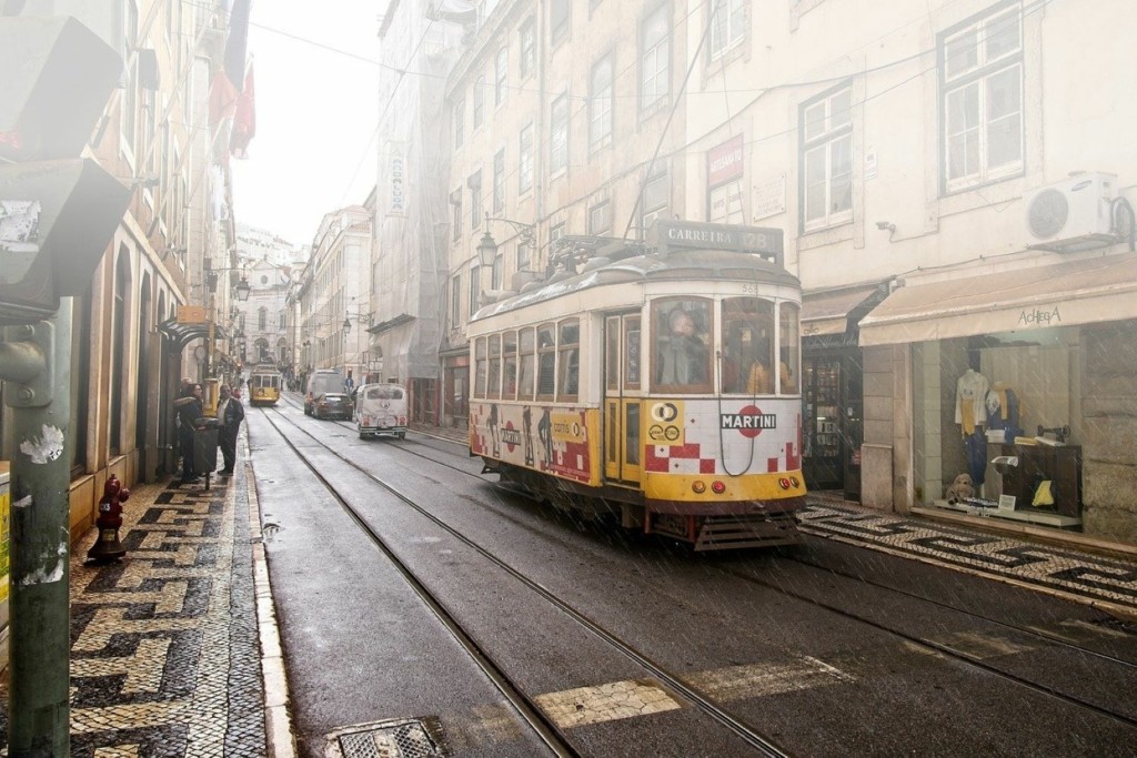 Επιταχύνονται οι εμβολιασμοί στην Πορτογαλία για να επιβραδύνουν την αύξηση των κρουσμάτων
