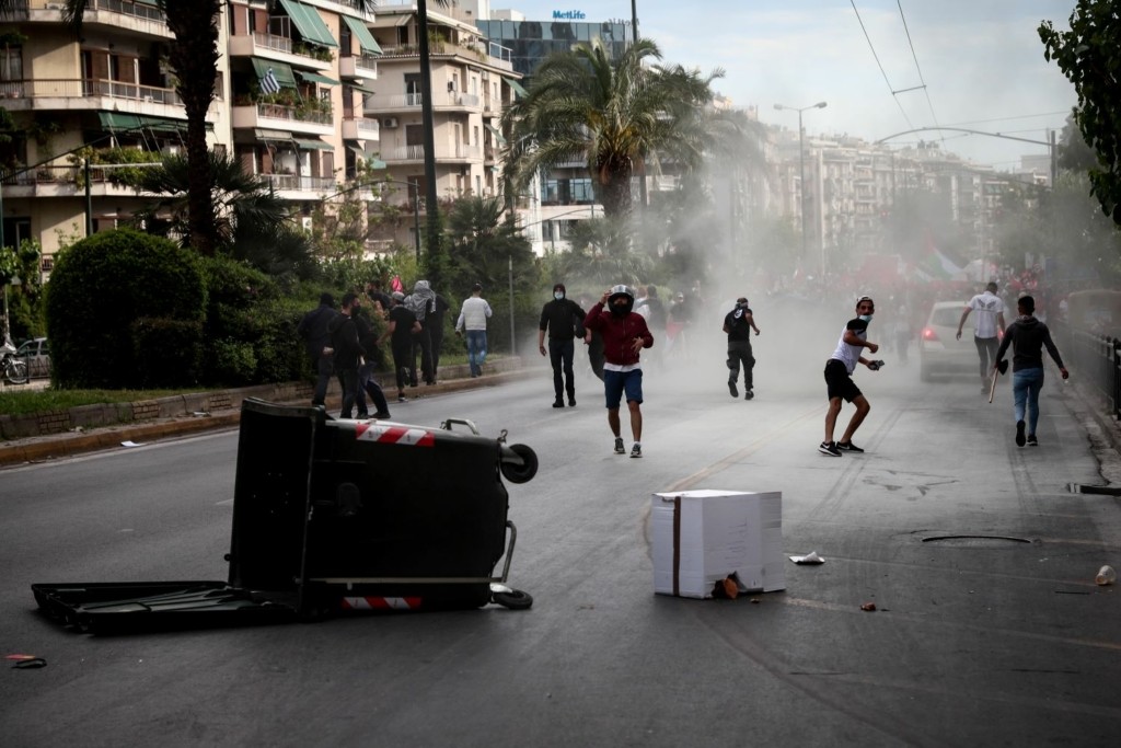 Σοβαρά επεισόδια έξω από την πρεσβεία του Ισραήλ στην Κατεχάκη