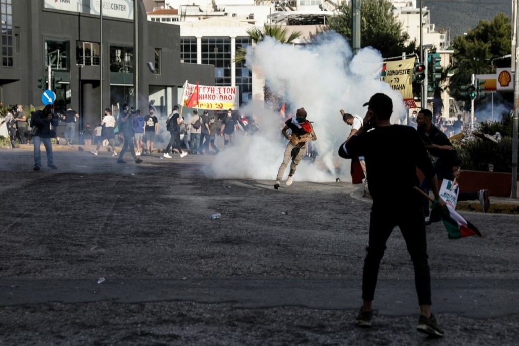 Ένταση έξω από την πρεσβεία του Ισραήλ μετά από διαδήλωση (pic)