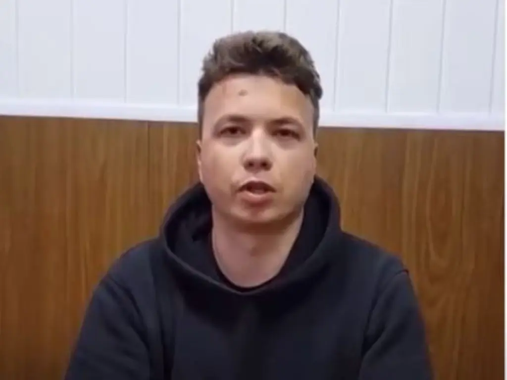 Σε φυλακή του Μινσκ ο δημοσιογράφος Roman Protasevich (vid)