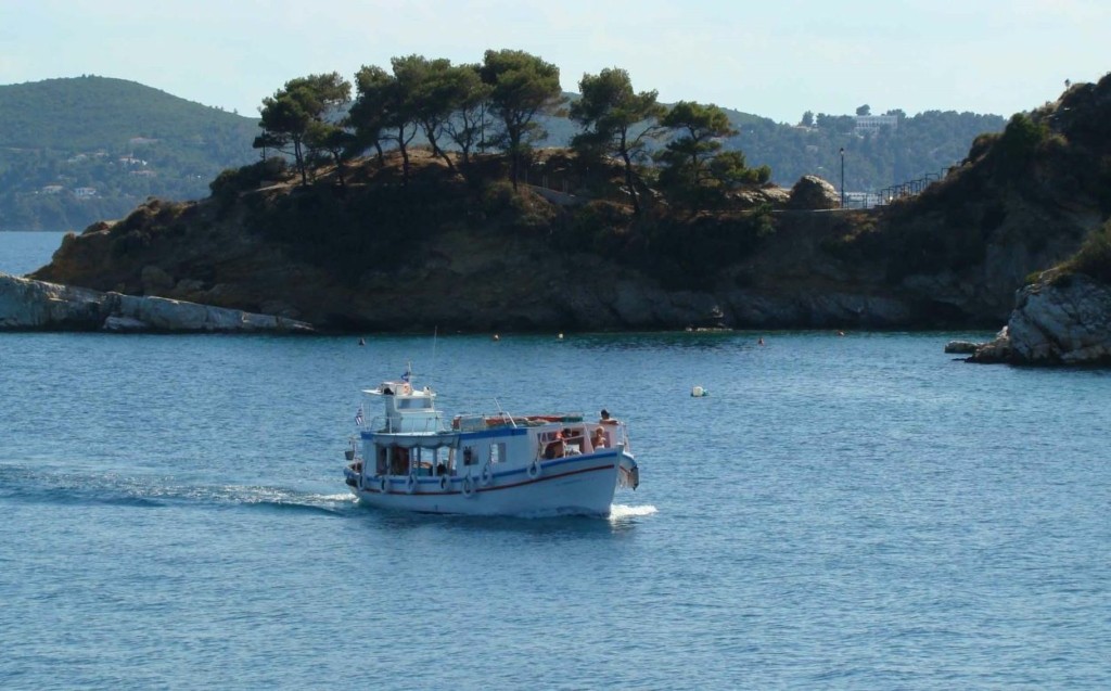 Οι δύο πρώτες πτήσεις από τη Ρουμανία έφτασαν στη Σκιάθο