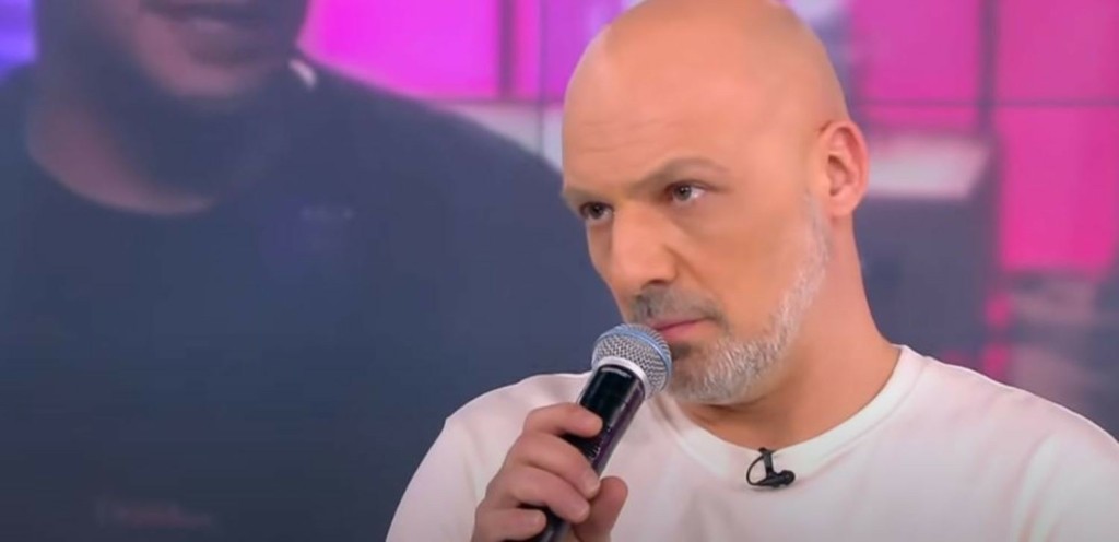“Δίκασε” με το γάντι ο Μουτσινάς το ξεγύμνωμα στο Survivor – Πώς “μπλέχτηκε” ο Παύλος του MasterChef (vid)
