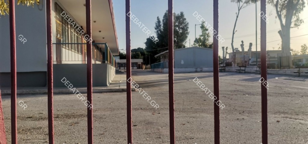 Πατέρας για τον δάσκαλο που παρενοχλούσε μαθήτριες – “Έστειλε στην κόρη μου 45 σελίδες μηνύματα σε 4 ημέρες” (vid)