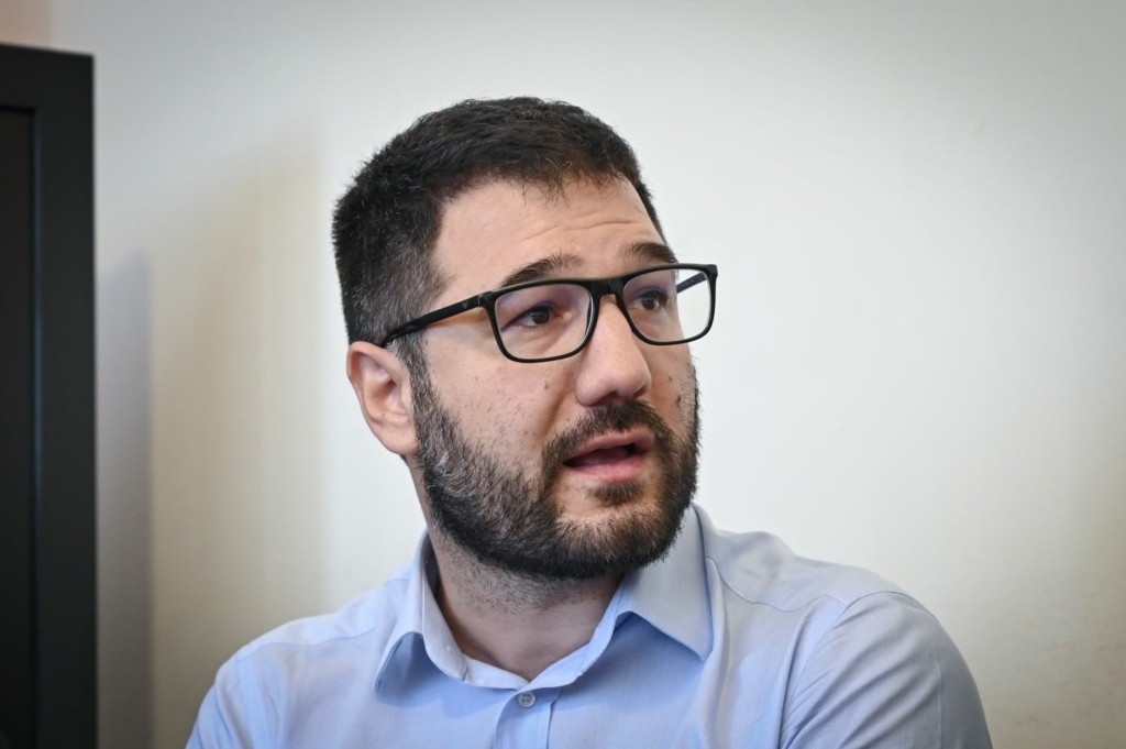 Ο ΣΥΡΙΖΑ “καρφώνει” Μητσοτάκη για τις πατέντες εμβολιασμού