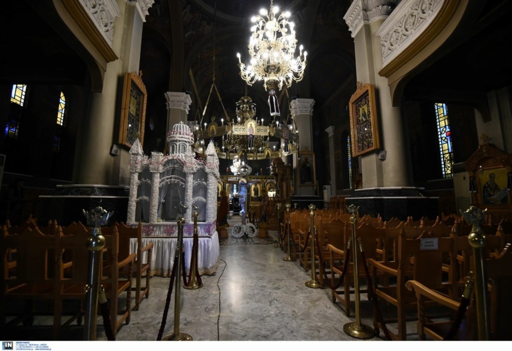 “Αντάρτες” ιερείς σήκωσαν Ανάσταση τα μεσάνυχτα και τώρα… τους “κυνηγούν”