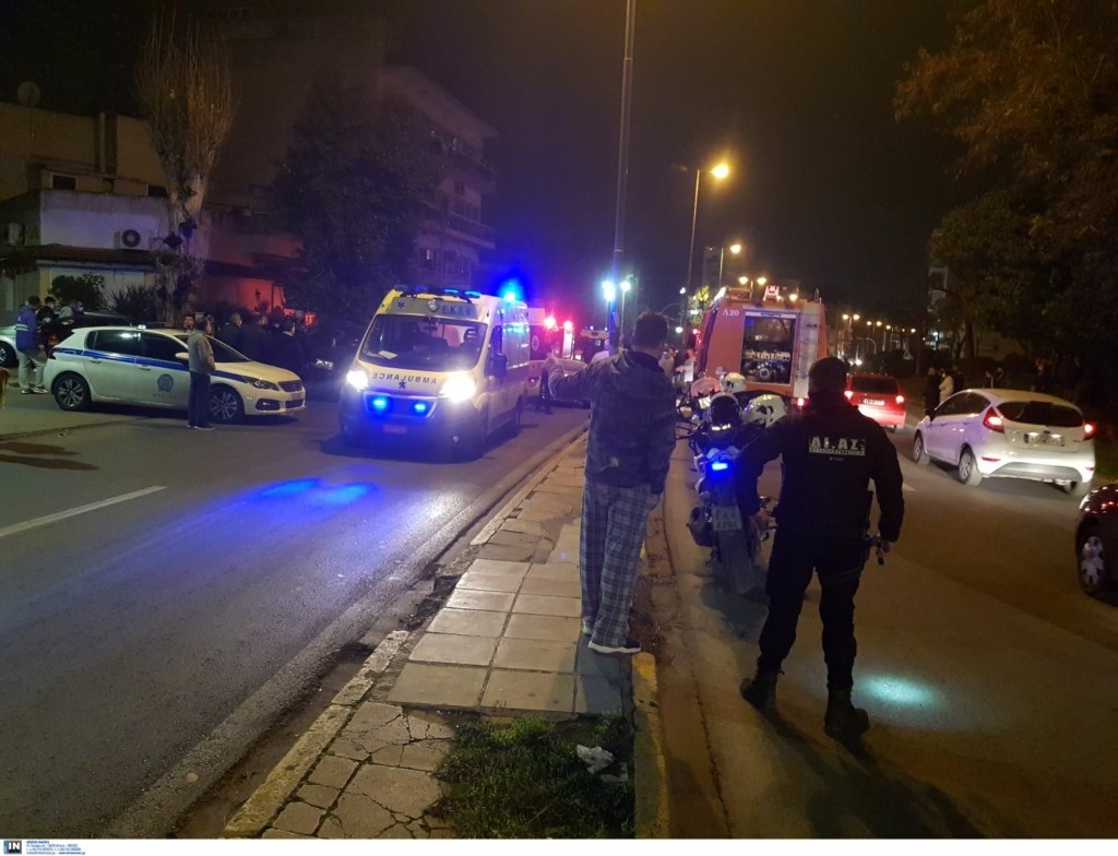 Αυτοκίνητο “καρφώθηκε” σε δέντρο στη Θεσσαλονίκη – Νεκρός ο οδηγός