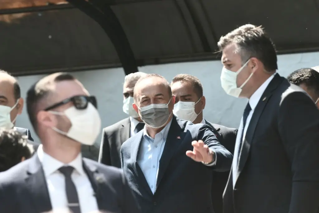Διπλωματικές πηγές απαντούν στις προκλήσεις του Τσαβούσογλου