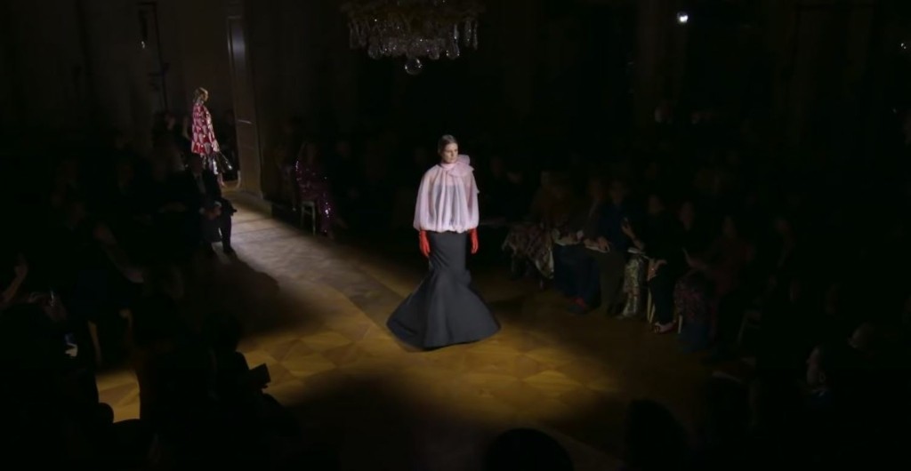 Ο οίκος Valentino λέει “όχι” στη γούνα