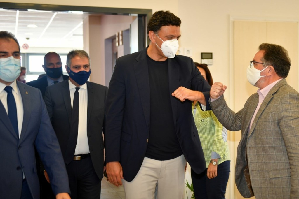 Βασίλης Κικίλιας – Μέσα σε ένα 24ωρο κλείστηκαν πάνω 100.000 ραντεβού για εμβολιασμό (pics)