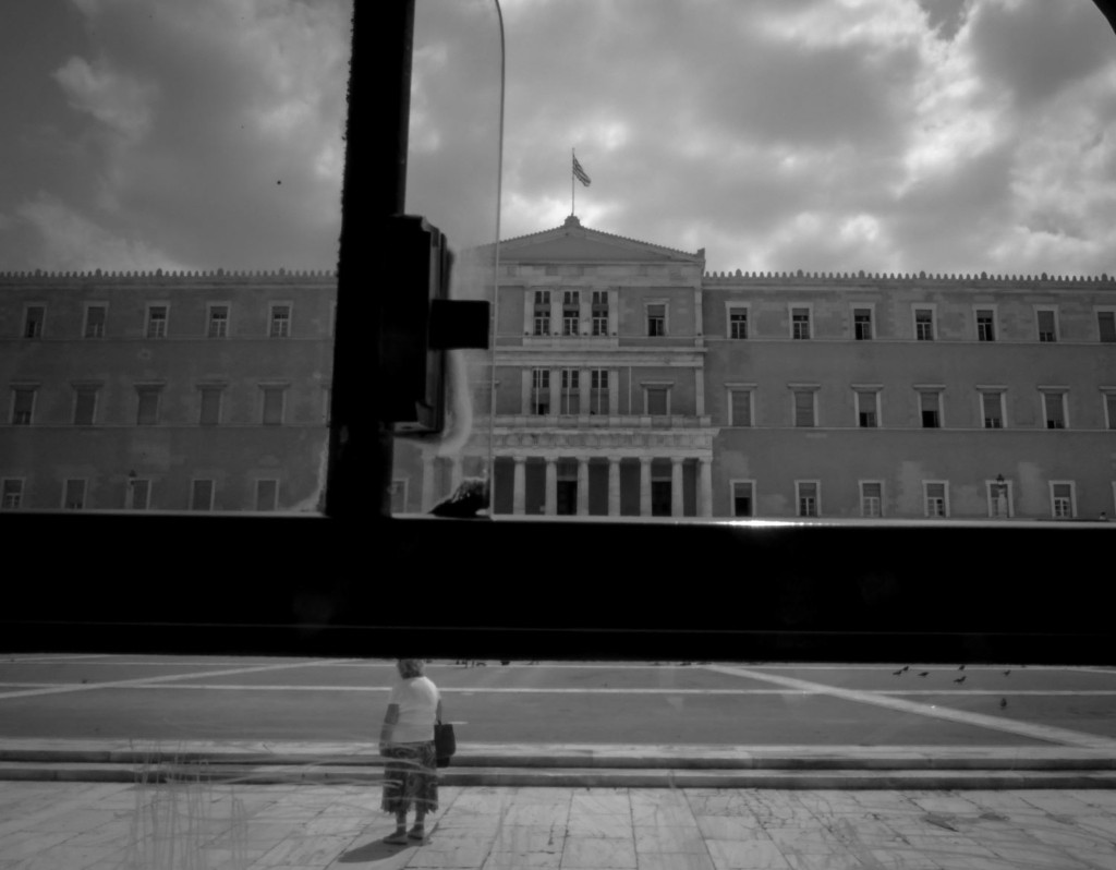 Γέλιο στη Βουλή με τον… κουρεμένο και το μαλλί