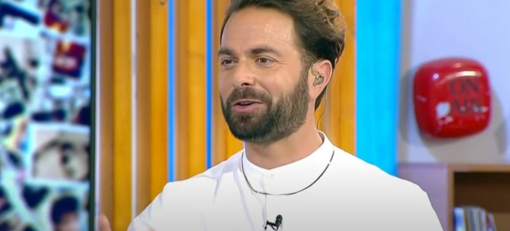 Τροχαίο ατύχημα για τον Ηλία Βρεττό – «Έσκασα με το κεφάλι στην άσφαλτο»