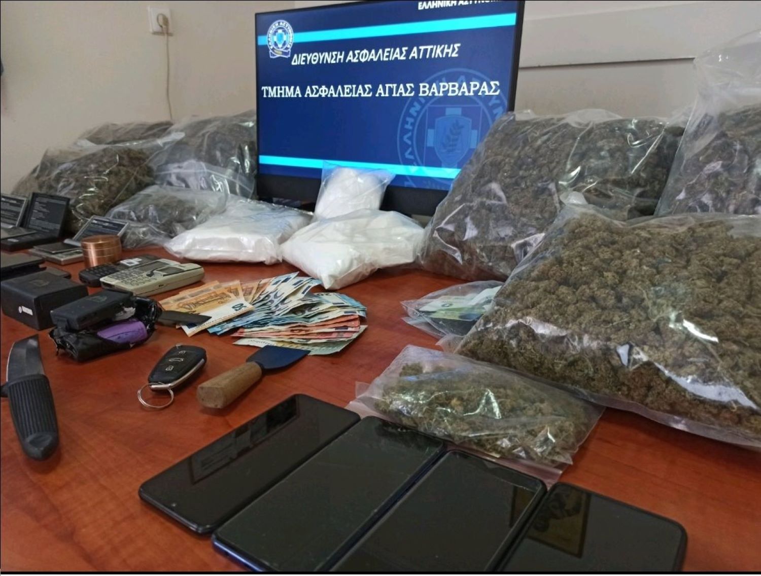 Εξαρθρώθηκε σπείρα ναρκωτικών στην Δυτική Αττική – Με συνθηματικά μέσω διαδικτύου έκλειναν τα ραντεβού